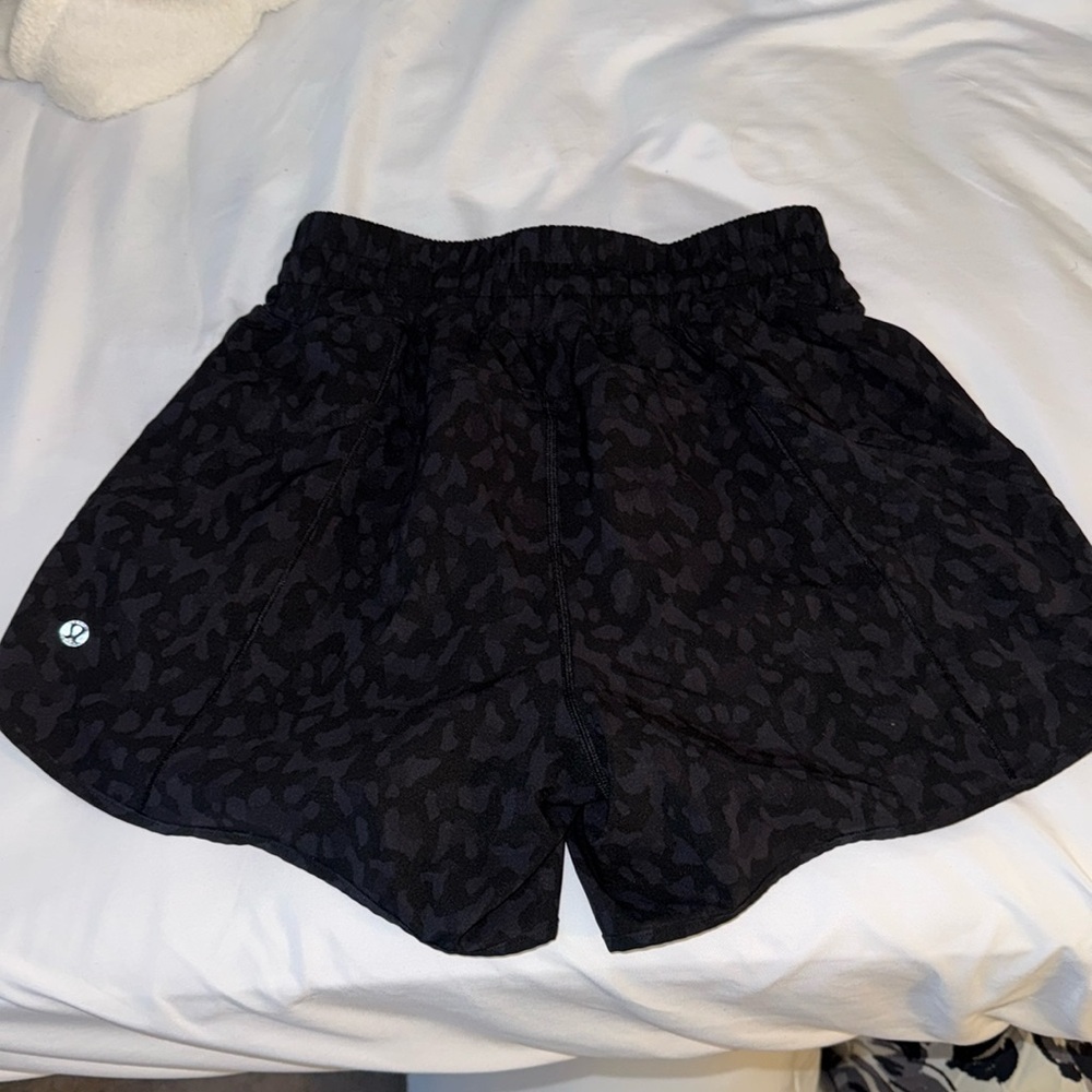 Lululemon Track that short 5in size 6